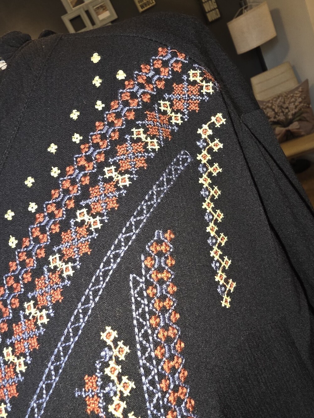 torrid Black Women's Garment Label Close-Up - Picture 2 of 8
